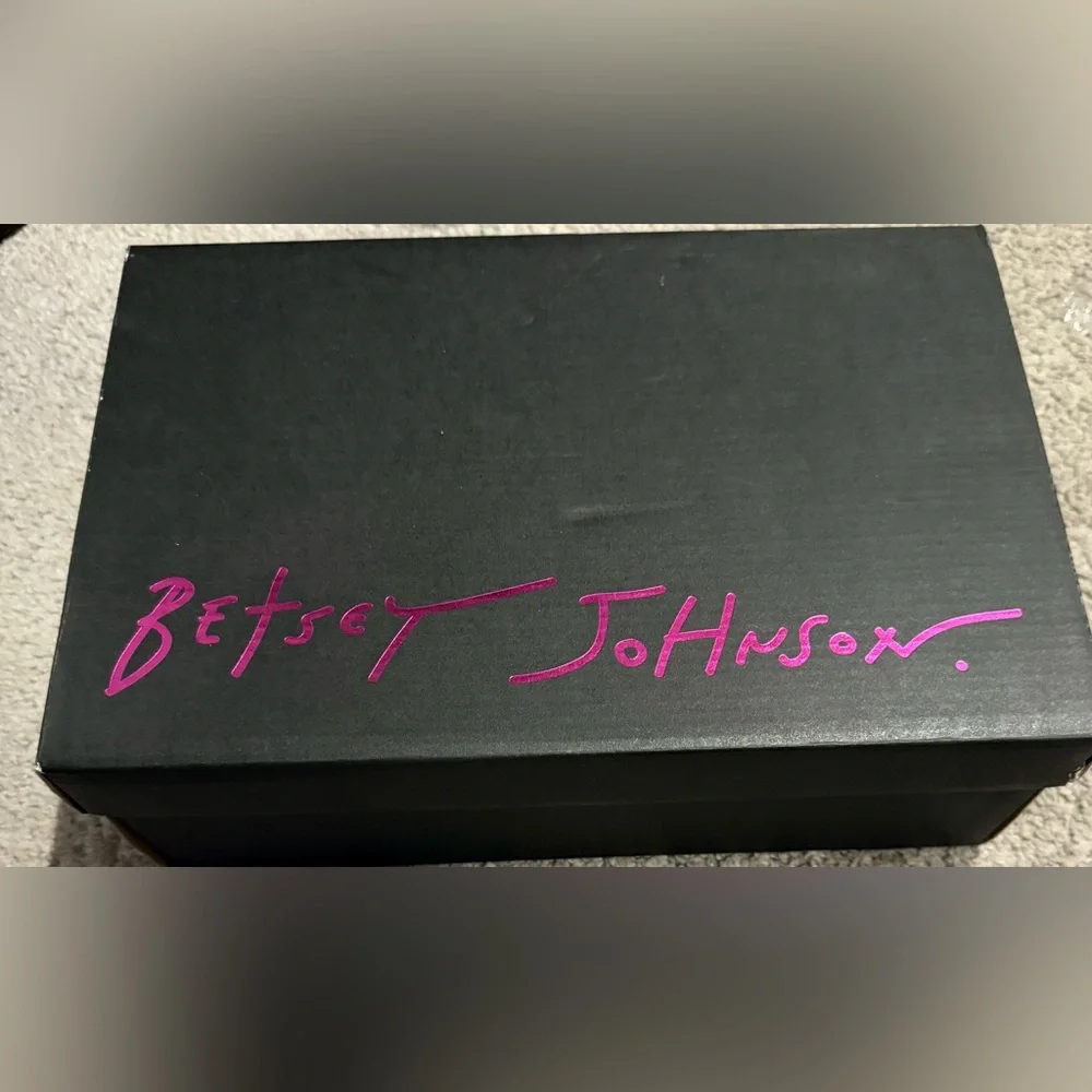 NIB Betsey Johnson Emely Sandal